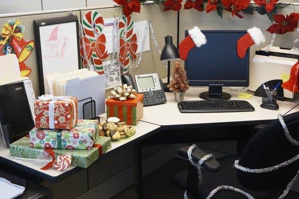 dekoracje świąteczne w biurze