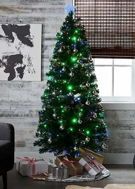 オフィスのクリスマスツリーが点灯
